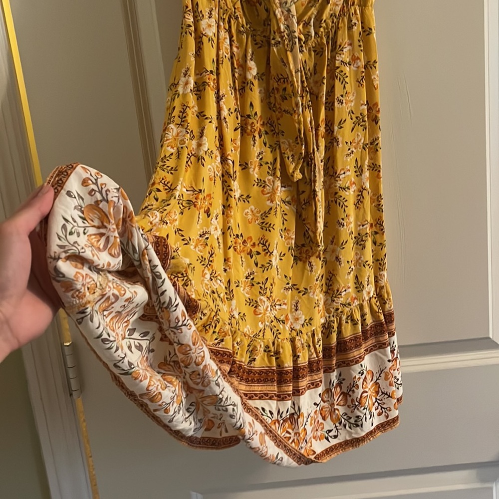 Summer dress only worn 2-3 times - Picture 3 of 3